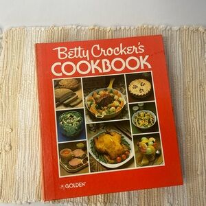 VTG 1984 BETTY CROCKERS COOKBOOK 5 RING BINDER REVISED EDITION 11th PRINTING